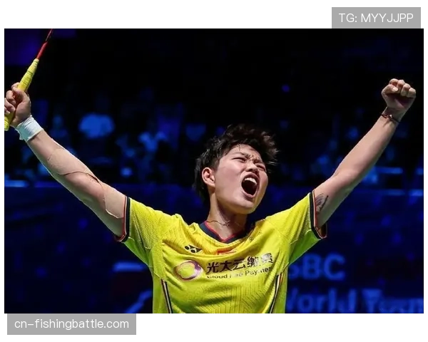 教练席上的无声交流：张军一个手势，冯彦哲-黄东萍即刻改变战术